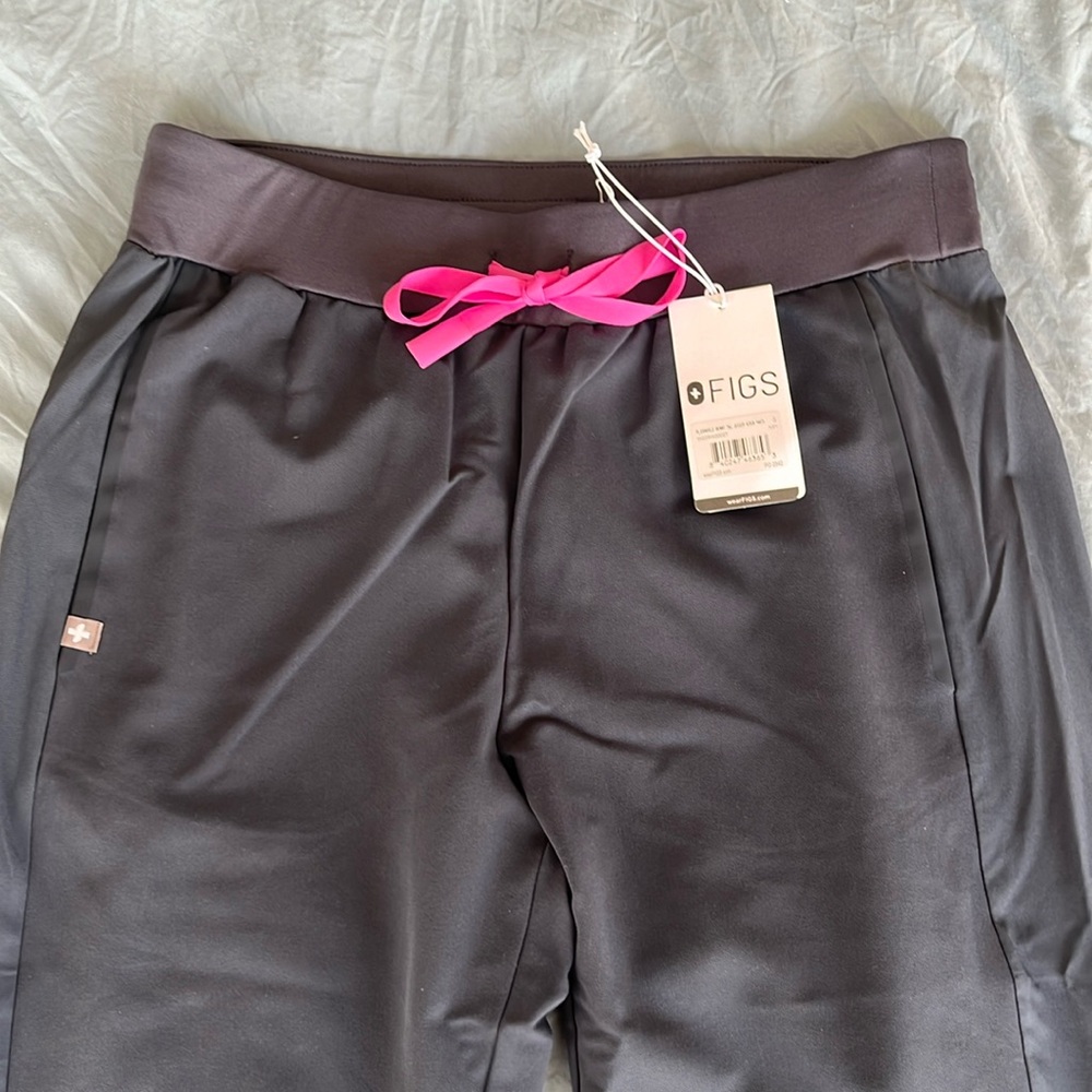 Brand new Figs Jogger Scrub pants in Dark Harbor